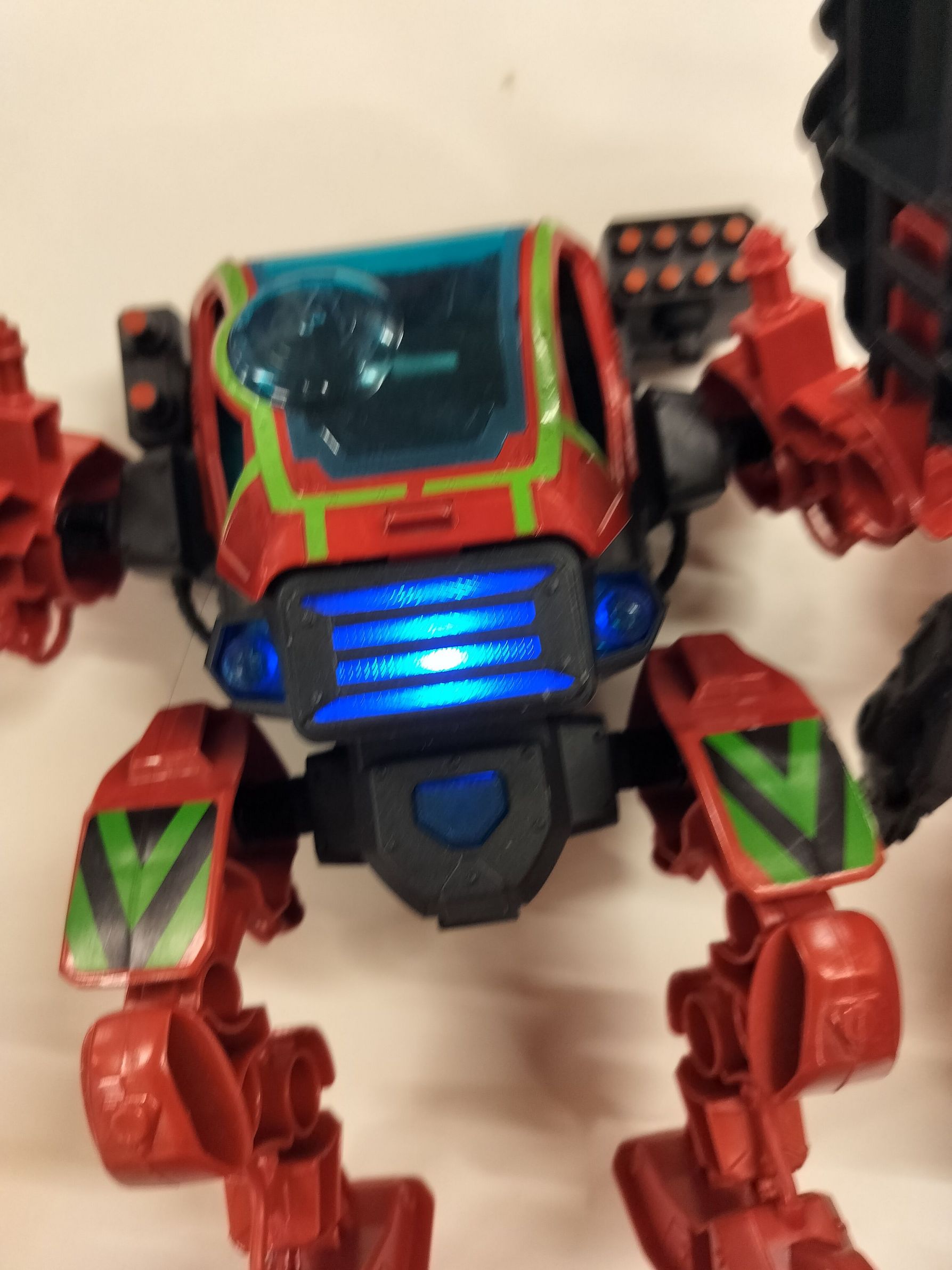 2 robotter med lys og lyd